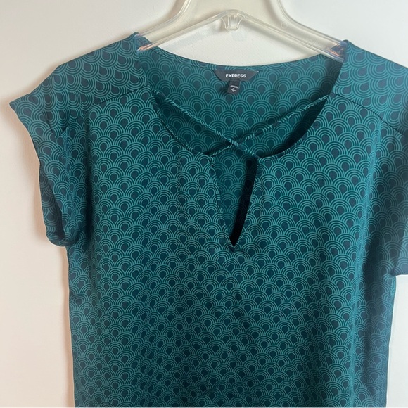 Express Art Deco Short Sleeve Dress Top Green Career Office Business Medium - Picture 4 of 8